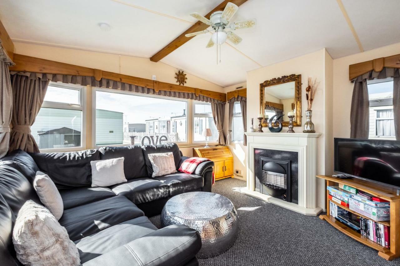 Caravan Beach Holiday Hotell Saint Osyth Exteriör bild