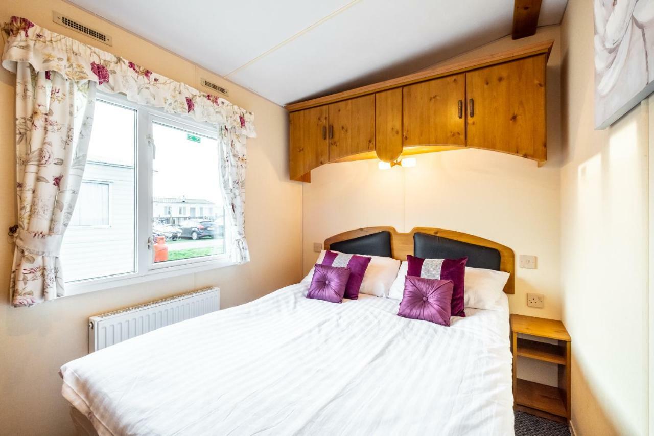 Caravan Beach Holiday Hotell Saint Osyth Exteriör bild