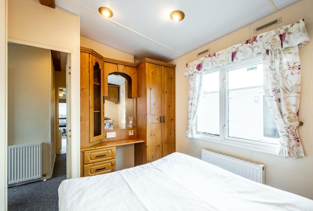 Caravan Beach Holiday Hotell Saint Osyth Exteriör bild
