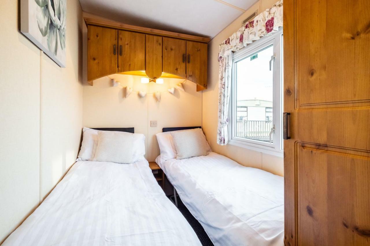 Caravan Beach Holiday Hotell Saint Osyth Exteriör bild