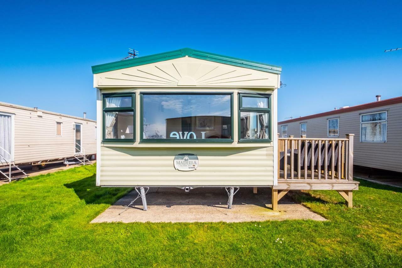 Caravan Beach Holiday Hotell Saint Osyth Exteriör bild