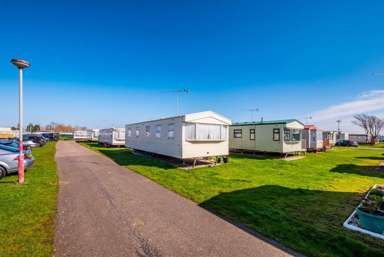 Caravan Beach Holiday Hotell Saint Osyth Exteriör bild