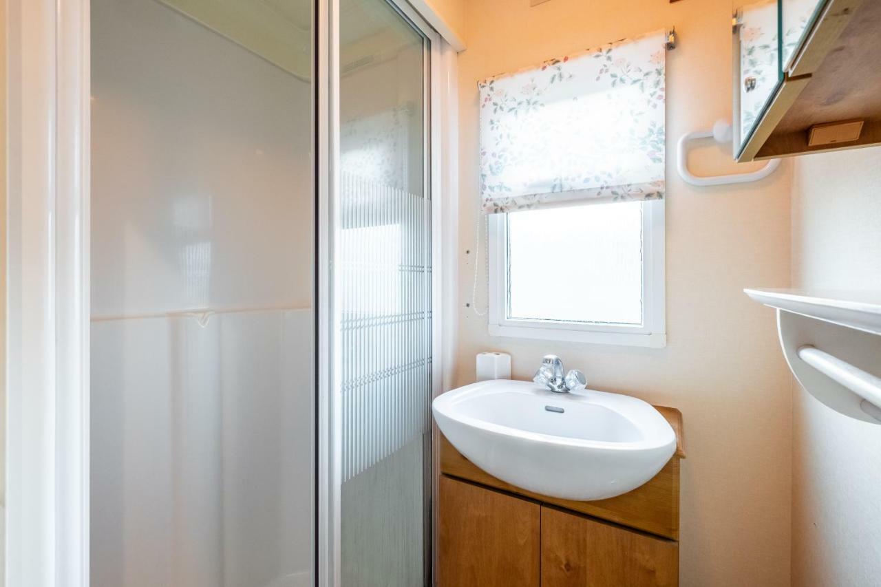 Caravan Beach Holiday Hotell Saint Osyth Exteriör bild