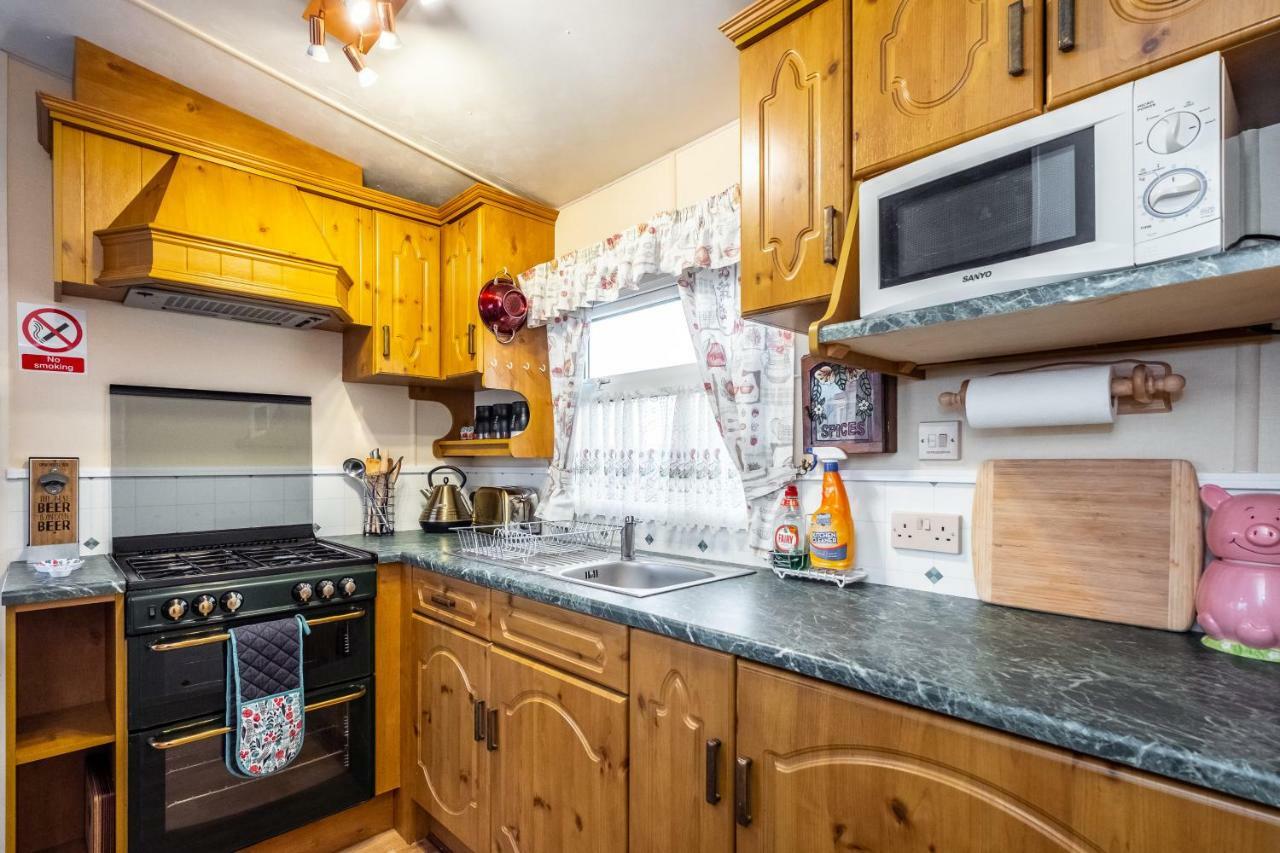 Caravan Beach Holiday Hotell Saint Osyth Exteriör bild